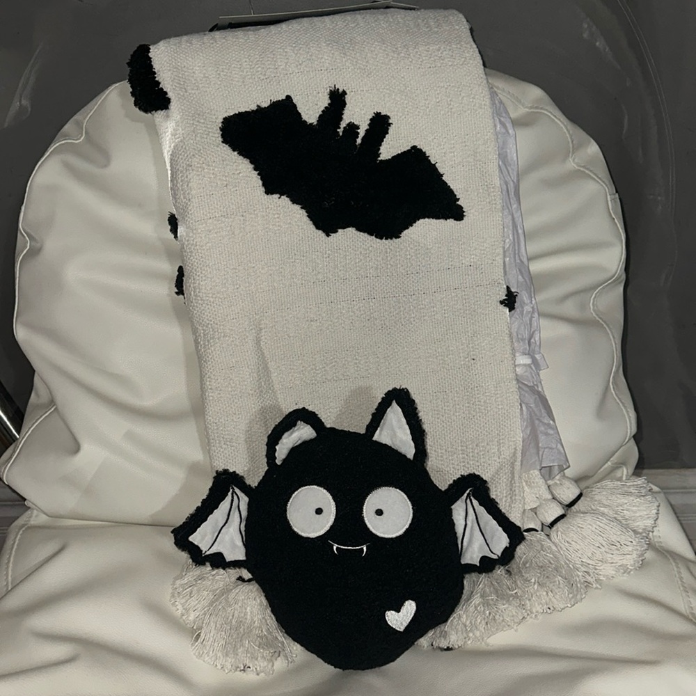 Rachel Zoe Bat Blanket Set